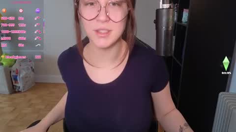 Snapshot of alexa_dream chatting on March 3, 9:59 pm dont be afraid to click social media link its working just click on that online show from March 3, 9:59 pm