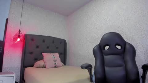 Snapshot of alexa_storm01 chatting on September 20, 12:41 pm A L E X A online show from September 20, 12:41 pm