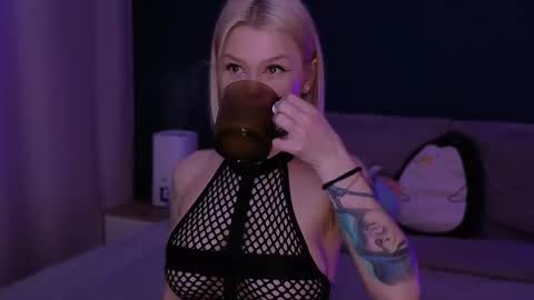 Snapshot of alexamason chatting on March 6, 1:37 am Alexa Mason online show from March 6, 1:37 am