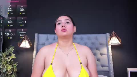 Snapshot of alexamora__ chatting on September 16, 11:34 am C A M I L A online show from September 16, 11:34 am