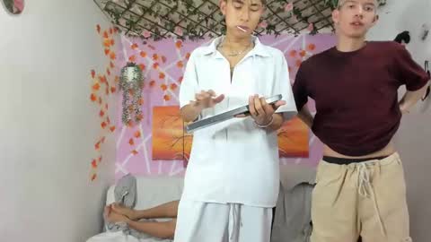 chicos hot online show from March 9, 10:30 pm