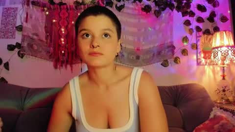 Snapshot of alexiafisher_ chatting on October 2, 1:37 am Alex online show from October 2, 1:37 am
