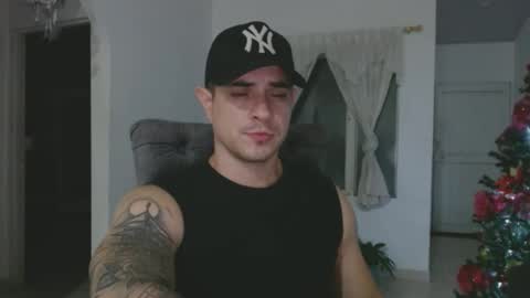 Snapshot of alexmaximuss chatting on December 22, 5:11 am Maximuss online show from December 22, 5:11 am