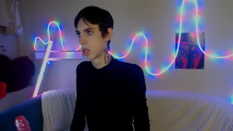Snapshot of alexnaughty14 chatting on September 27, 9:07 am alexnaughty14 online show from September 27, 9:07 am