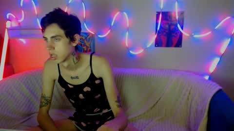 Snapshot of alexnaughty14 chatting on September 29, 9:19 am alexnaughty14 online show from September 29, 9:19 am