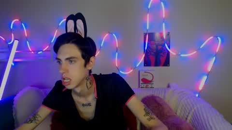 Snapshot of alexnaughty14 chatting on September 25, 9:05 am alexnaughty14 online show from September 25, 9:05 am