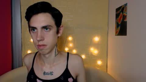Snapshot of alexnaughty14 chatting on September 24, 7:59 am alexnaughty14 online show from September 24, 7:59 am