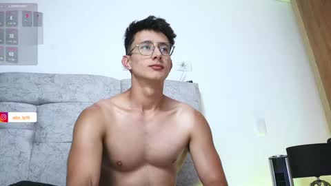 Snapshot of alexxx__01 chatting on October 12, 12:58 am Alex online show from October 12, 12:58 am