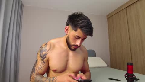 Snapshot of alexxxmachine chatting on September 30, 12:32 am Alex   freelance model  instagram alex b229 online show from September 30, 12:32 am
