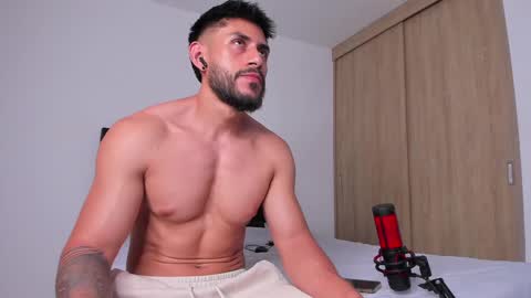 Snapshot of alexxxmachine chatting on February 16, 1:14 am Alex   freelance model  instagram alex b229 online show from February 16, 1:14 am