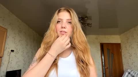 Snapshot of alfrediamalcom chatting on September 10, 7:42 am Maria online show from September 10, 7:42 am