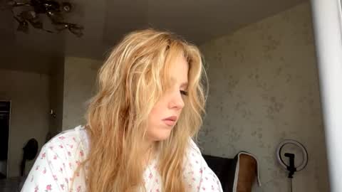 Snapshot of alfrediamalcom chatting on October 13, 7:10 am Maria online show from October 13, 7:10 am
