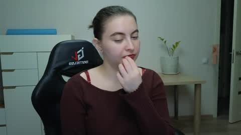 Alice online show from April 16, 9:39 pm