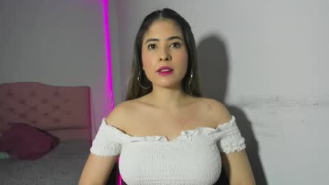 alice_cespedes online show from March 11, 10:31 pm