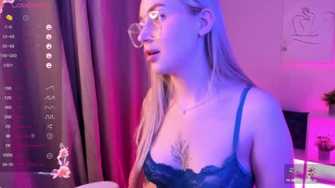 Snapshot of alice_elf chatting on February 9, 1:22 am Alice online show from February 9, 1:22 am
