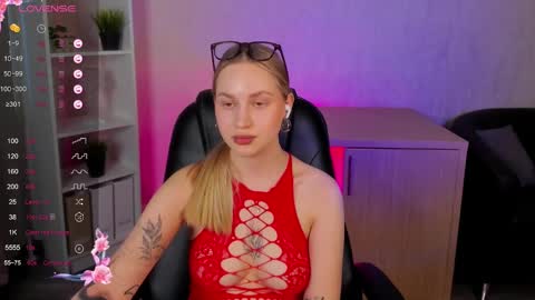 Snapshot of alice_elf chatting on February 21, 2:17 am Alice online show from February 21, 2:17 am