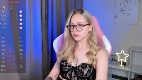 Snapshot of alice_elf chatting on February 24, 10:36 pm Alice online show from February 24, 10:36 pm