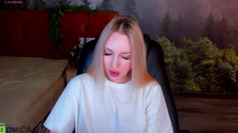 Snapshot of alice_elf chatting on October 15, 1:09 am Alice online show from October 15, 1:09 am