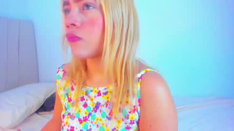 Snapshot of alice_lacroux chatting on February 10, 6:24 pm Alice online show from February 10, 6:24 pm