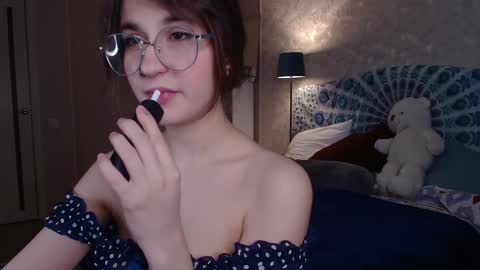 Snapshot of alice_love_fuck chatting on February 25, 3:42 pm Alice love fuck online show from February 25, 3:42 pm