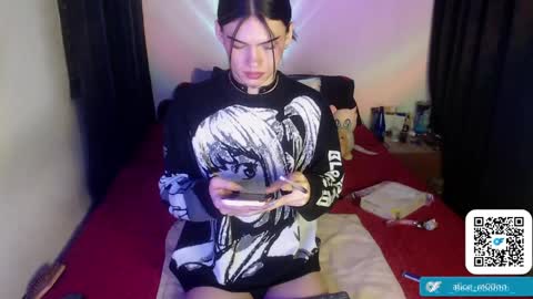 Snapshot of alice_m00nn chatting on March 10, 8:06 am alice_m00nn online show from March 10, 8:06 am