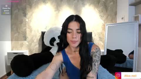 Snapshot of alice_rose5 chatting on October 6, 3:35 am Alice online show from October 6, 3:35 am