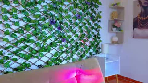 Snapshot of alice_rous21 chatting on October 8, 2:12 pm alice_rous21 online show from October 8, 2:12 pm