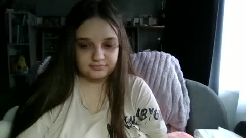 Snapshot of alice_shy14 chatting on October 25, 8:35 am Cristal online show from October 25, 8:35 am