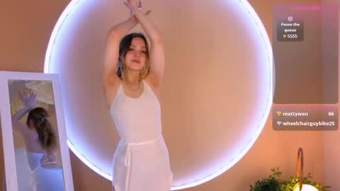 Snapshot of alice_tucci chatting on October 13, 1:57 pm Alice online show from October 13, 1:57 pm