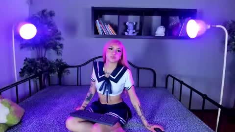 alice_wolfe_ online show from March 19, 5:02 am