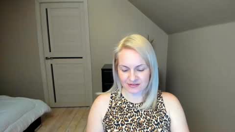 Snapshot of alicee__grace chatting on February 12, 6:51 pm Alicee online show from February 12, 6:51 pm