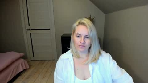 Snapshot of alicee__grace chatting on March 5, 6:23 pm Alicee online show from March 5, 6:23 pm