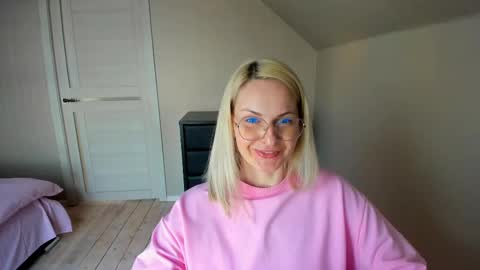 Snapshot of alicee__grace chatting on March 11, 12:28 pm Alicee online show from March 11, 12:28 pm