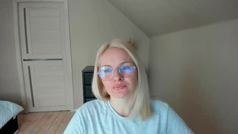 Snapshot of alicee__grace chatting on February 15, 12:22 pm Alicee online show from February 15, 12:22 pm