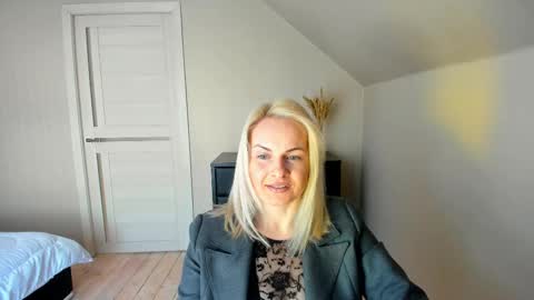 Snapshot of alicee__grace chatting on February 20, 10:37 am Alicee online show from February 20, 10:37 am