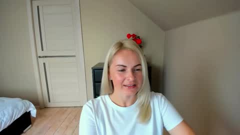 Snapshot of alicee__grace chatting on October 6, 9:38 am Alicee online show from October 6, 9:38 am