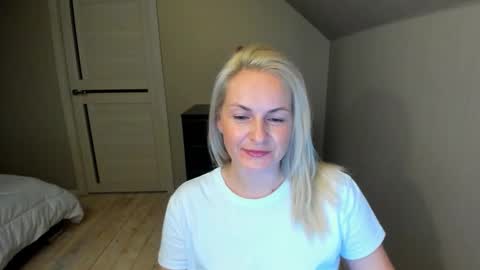 Snapshot of alicee__grace chatting on October 9, 7:19 pm Alicee online show from October 9, 7:19 pm