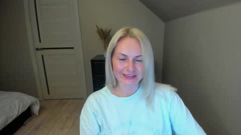 Snapshot of alicee__grace chatting on October 12, 7:27 pm Alicee online show from October 12, 7:27 pm