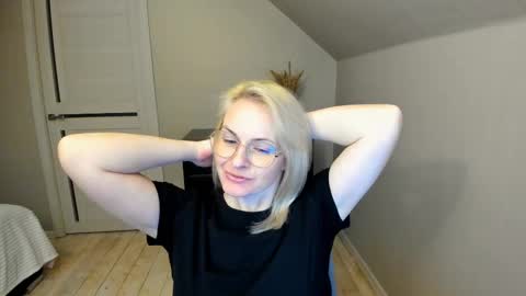 Snapshot of alicee__grace chatting on February 27, 6:53 pm Alicee online show from February 27, 6:53 pm
