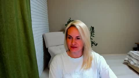 Snapshot of alicee__grace chatting on September 22, 7:51 pm Alicee online show from September 22, 7:51 pm