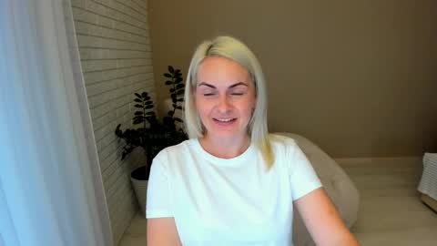 Snapshot of alicee__grace chatting on September 12, 2:41 pm Alicee online show from September 12, 2:41 pm