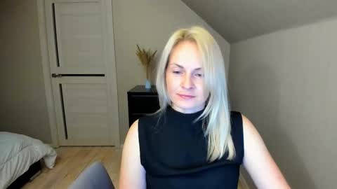 Snapshot of alicee__grace chatting on October 17, 7:51 pm Alicee online show from October 17, 7:51 pm