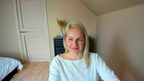 Snapshot of alicee__grace chatting on October 16, 7:19 am Alicee online show from October 16, 7:19 am