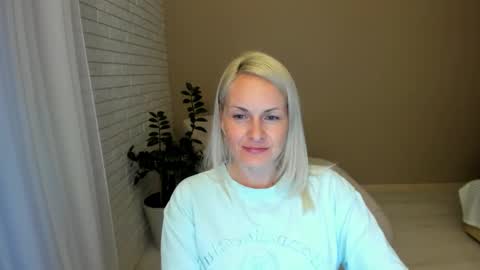 Snapshot of alicee__grace chatting on September 9, 3:34 pm Alicee online show from September 9, 3:34 pm