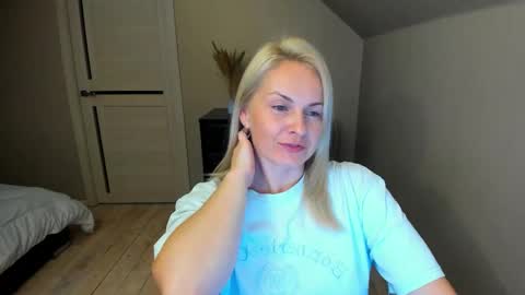 Snapshot of alicee__grace chatting on October 13, 7:38 pm Alicee online show from October 13, 7:38 pm