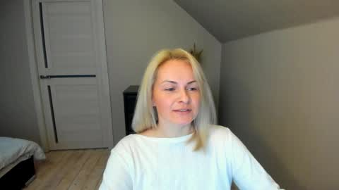 Snapshot of alicee__grace chatting on February 23, 2:04 pm Alicee online show from February 23, 2:04 pm