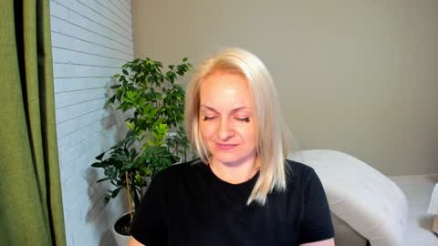 Snapshot of alicee__grace chatting on February 7, 3:41 pm Alicee online show from February 7, 3:41 pm