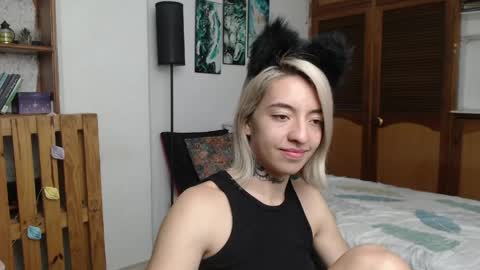 alicee_logan_ online show from April 18, 2:13 am