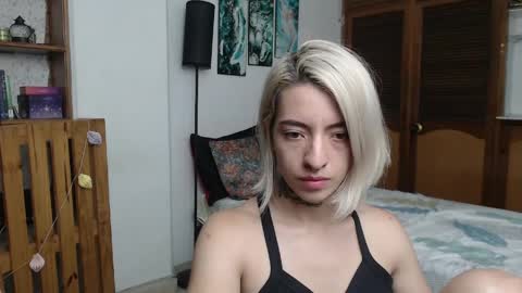 alicee_logan_ online show from April 1, 3:07 am