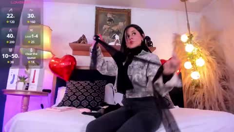 Snapshot of alicee_milf_ chatting on February 13, 11:17 am Aleja online show from February 13, 11:17 am